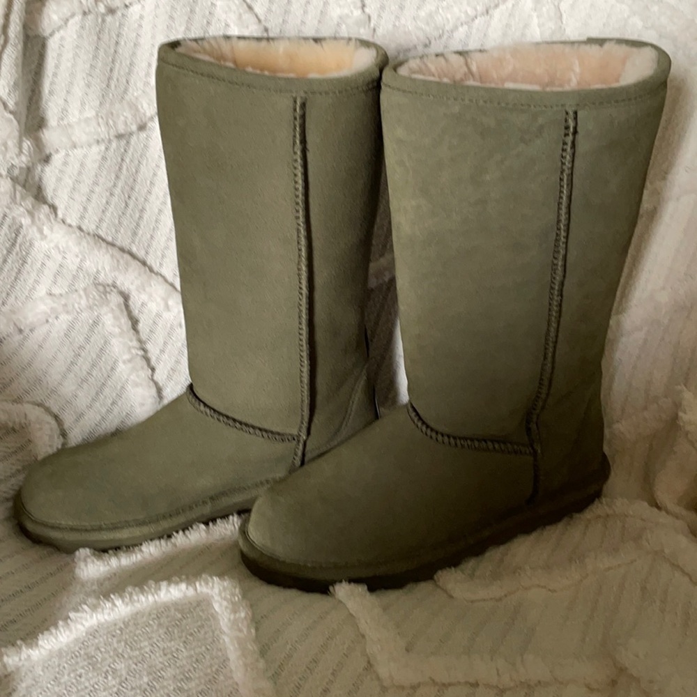 NWOT 🔥💥Bearpaw boots for sale🔥💥